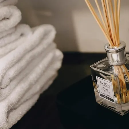 Dock 1 Boutique * Cospicua