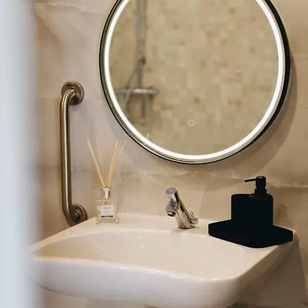 Dock 1 Boutique * Cospicua