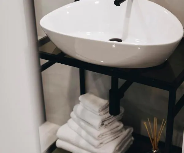 Dock 1 Boutique Cospicua