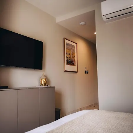 Dock 1 Boutique * Cospicua