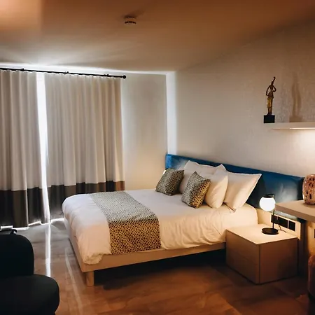 Dock 1 Boutique * Cospicua