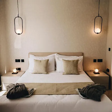 Dock 1 Boutique * Cospicua