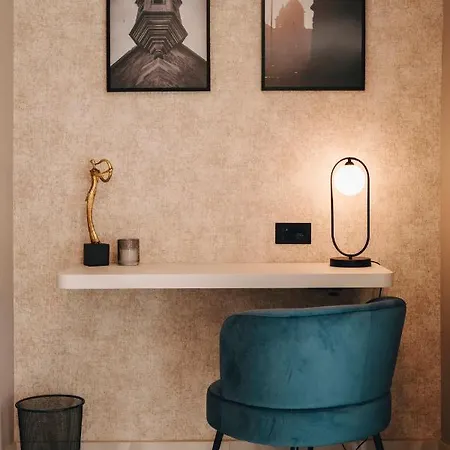 Dock 1 Boutique * Cospicua