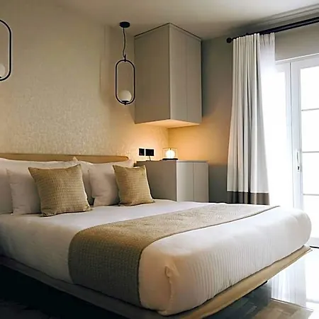 Hotel Dock 1 Boutique *