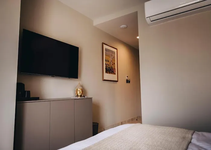 Dock 1 Boutique * Cospicua