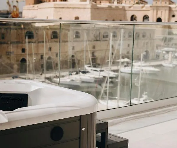 Dock 1 Boutique * Cospicua