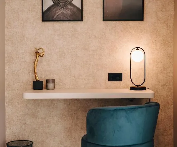 Dock 1 Boutique * Cospicua